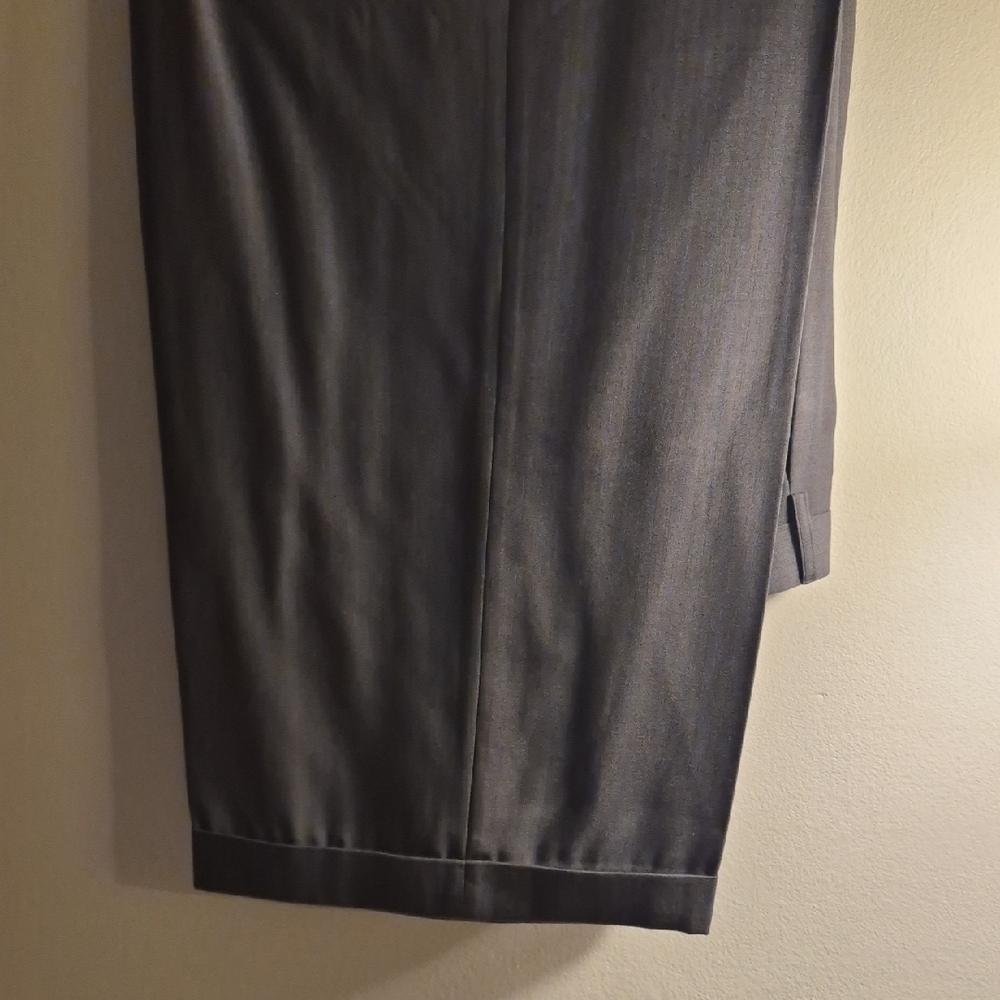Elegant 3 Piece Double-Breasted Suit - Picture 8 of 11